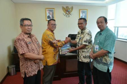 Wawako Eko Suharjo Serahkan LPPD 2016 ke Mendagri